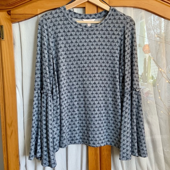 LC Lauren Conrad Bell Sleeve Long Sleeve Shirt Top Size Medium / Hearts Pattern. - Picture 5 of 17